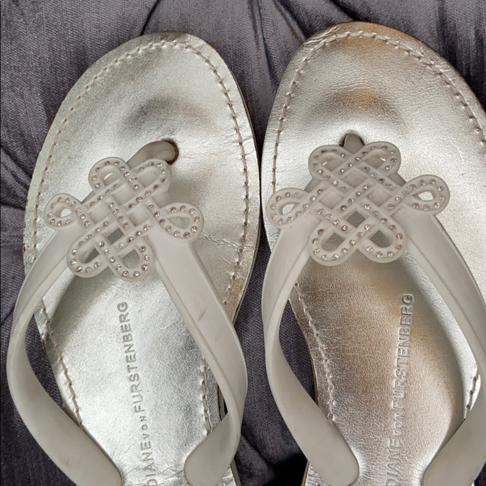 Authentic Diane Von Furstenberg White Sandals sz:8 - Picture 9 of 9